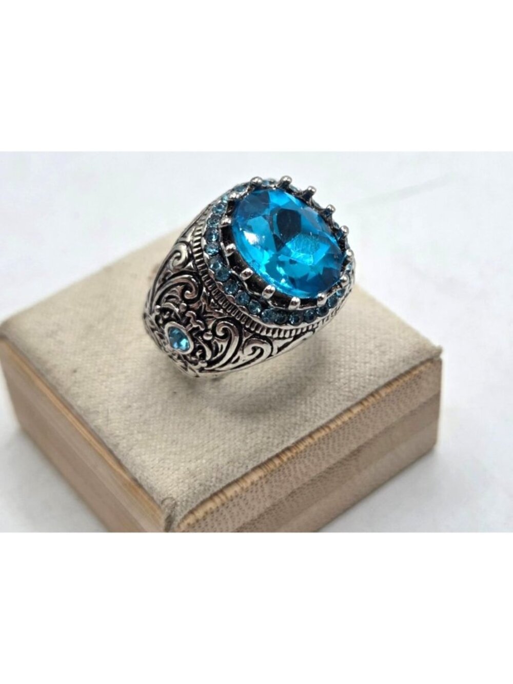 Vintage Style Silver Tone Ring With Blue Gemstone & Intricate Filigree Design